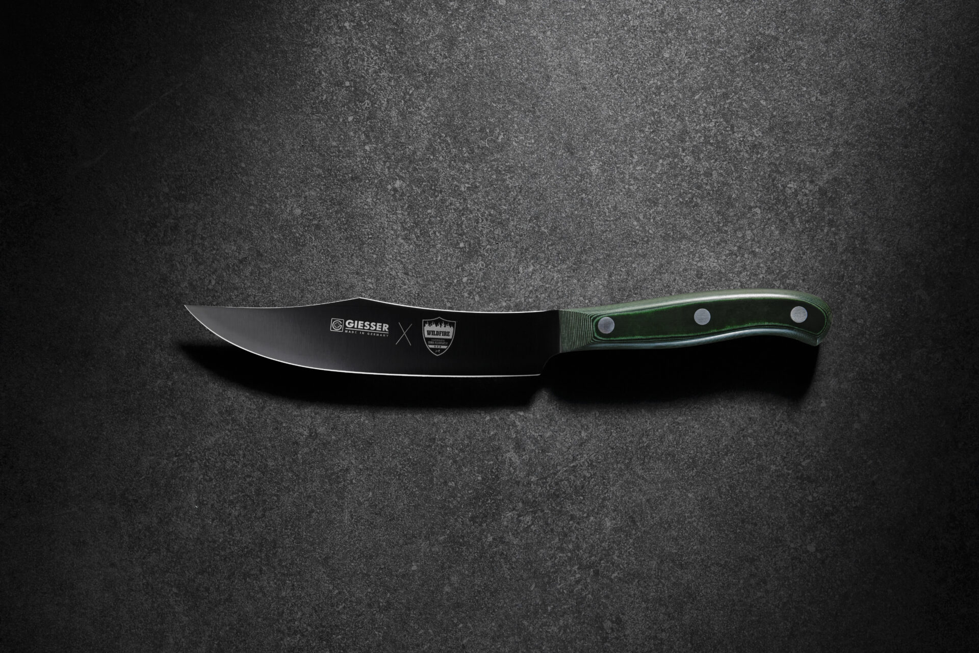 Slicer Jr. in dunkler Umgebung